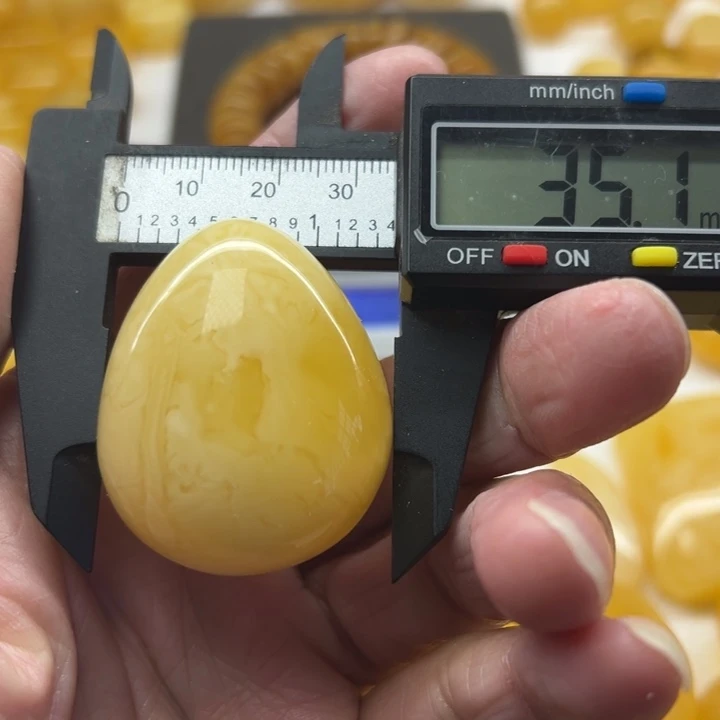 琥珀（矿物珀）未镶嵌裸石