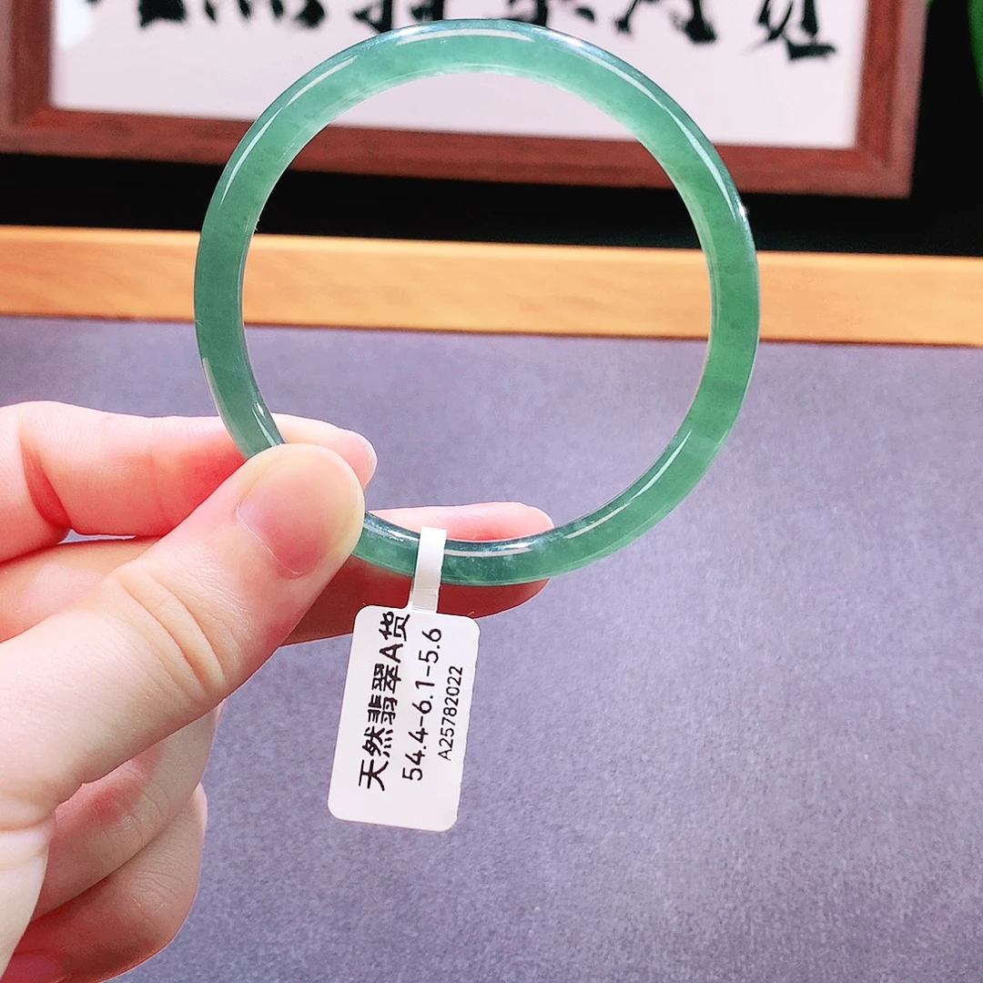 翡翠手镯未镶嵌天然翡翠