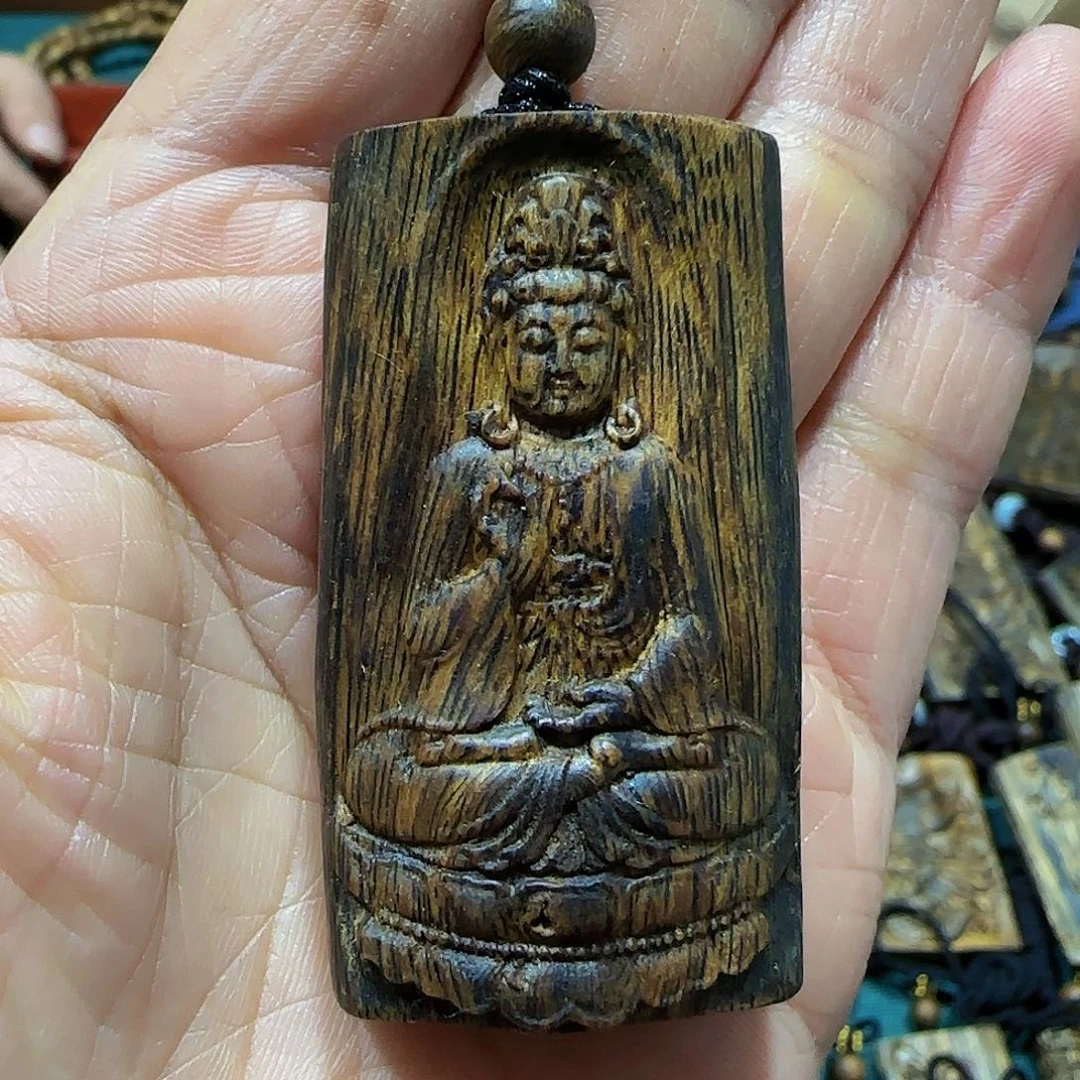 沉香吊坠海南白奇乌身老料雕刻观音带绳11克