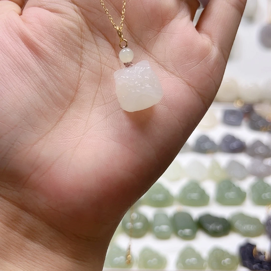 和田玉未镶嵌颈饰