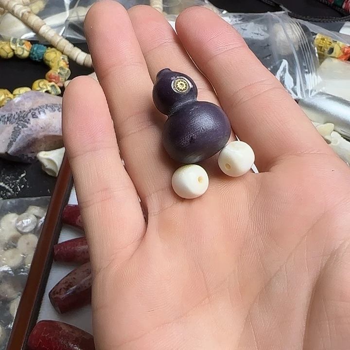 足****养殖骨制品一个鹿角雕刻