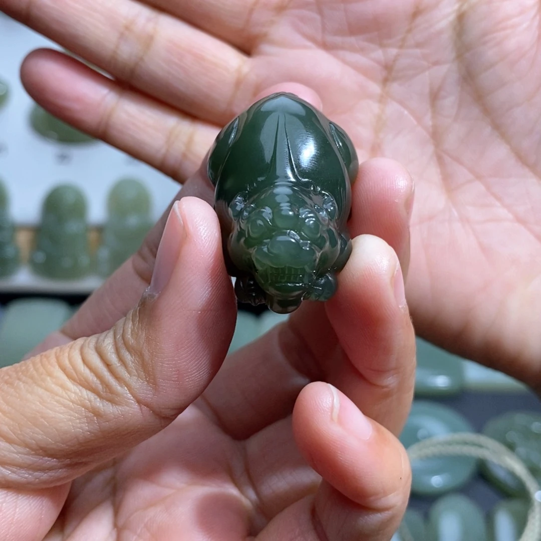 和田玉颈饰未镶嵌炉**粥