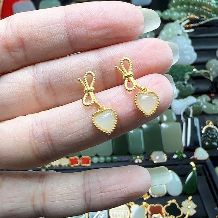 颈饰银S925镶嵌和田玉潇****?