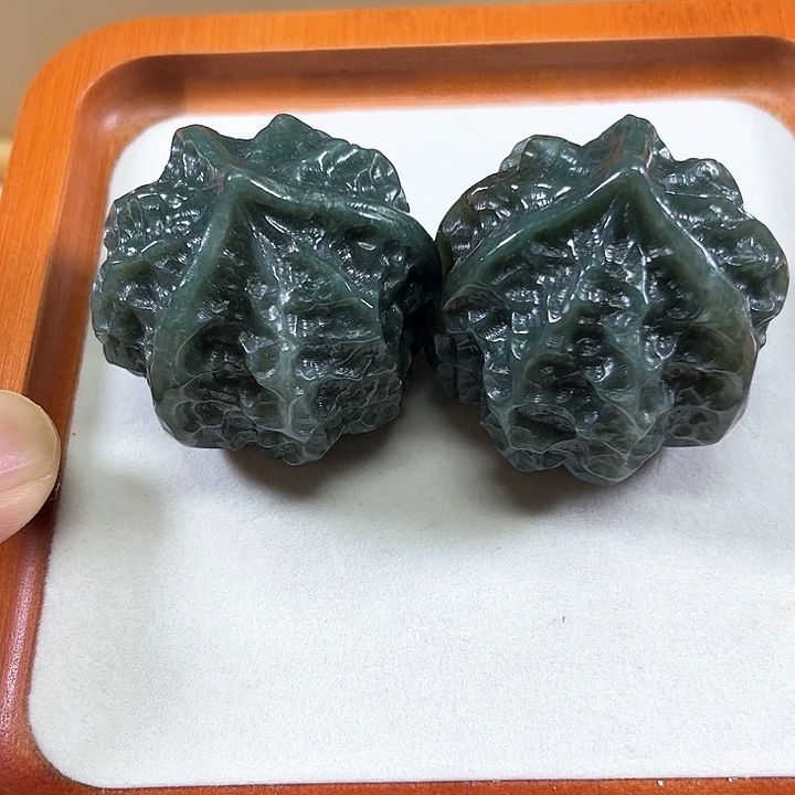 和田玉未镶嵌把件