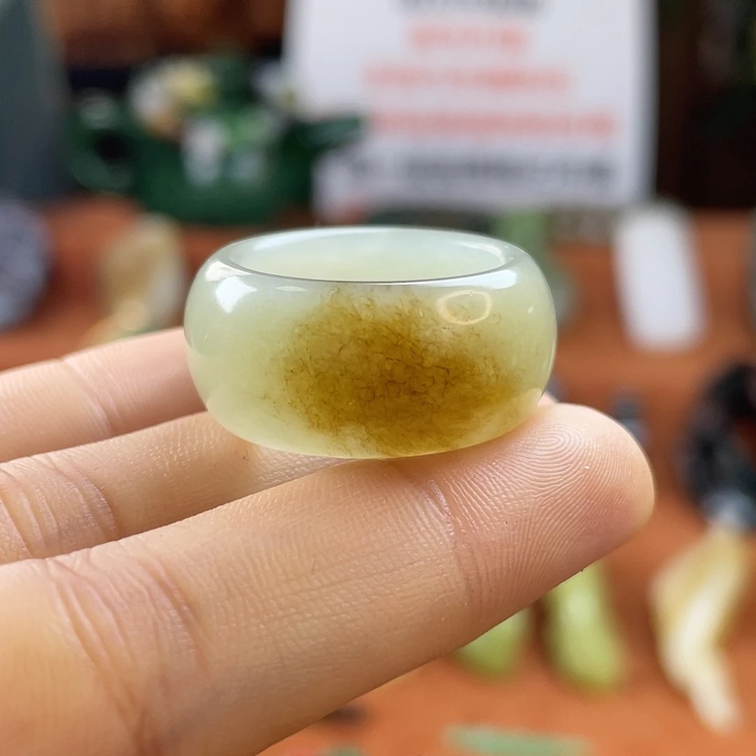 和田玉未镶嵌颈饰且末蓝糖戒指