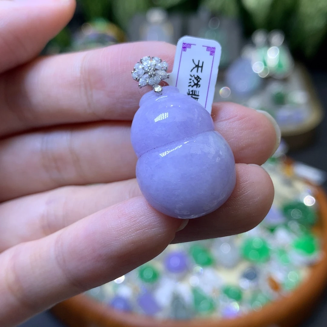 颈饰18K金镶嵌翡翠