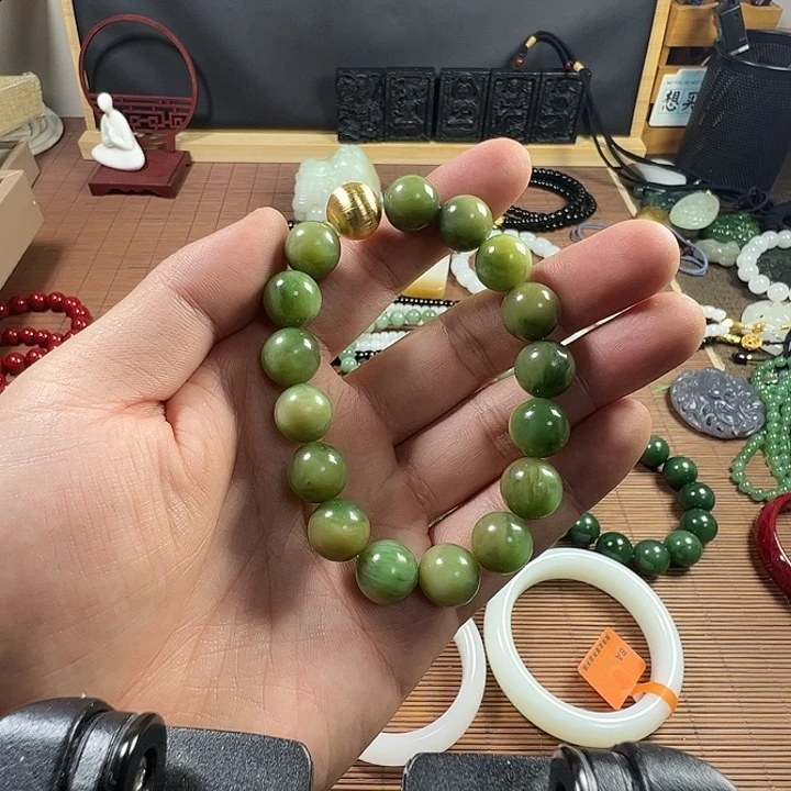 和田玉未镶嵌吊坠(赠链)