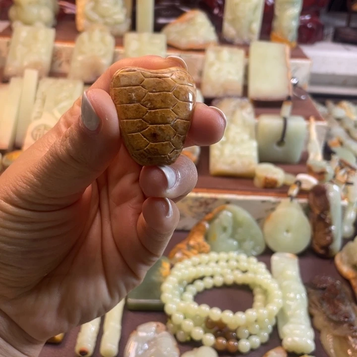 岫岩河磨玉（透闪石质玉）未镶嵌颈饰