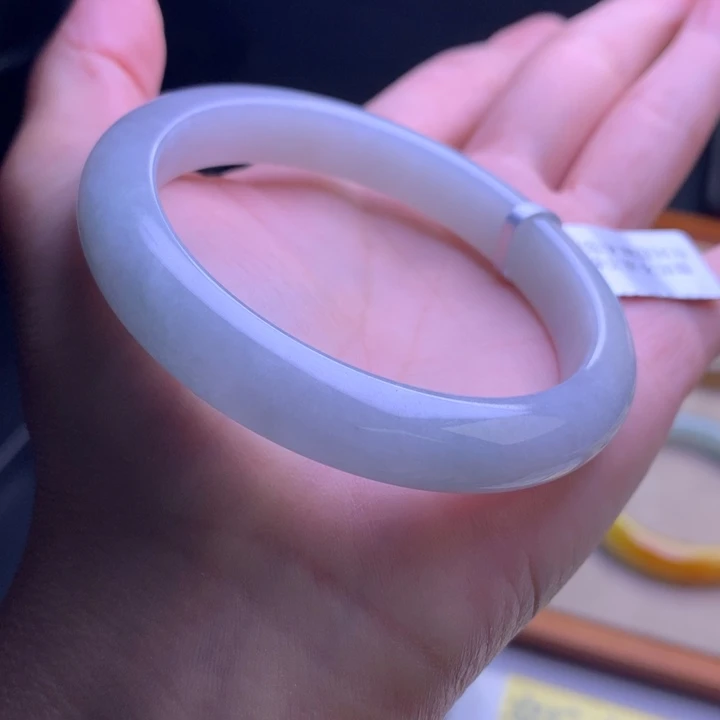 翡翠手镯未镶嵌翡翠手镯