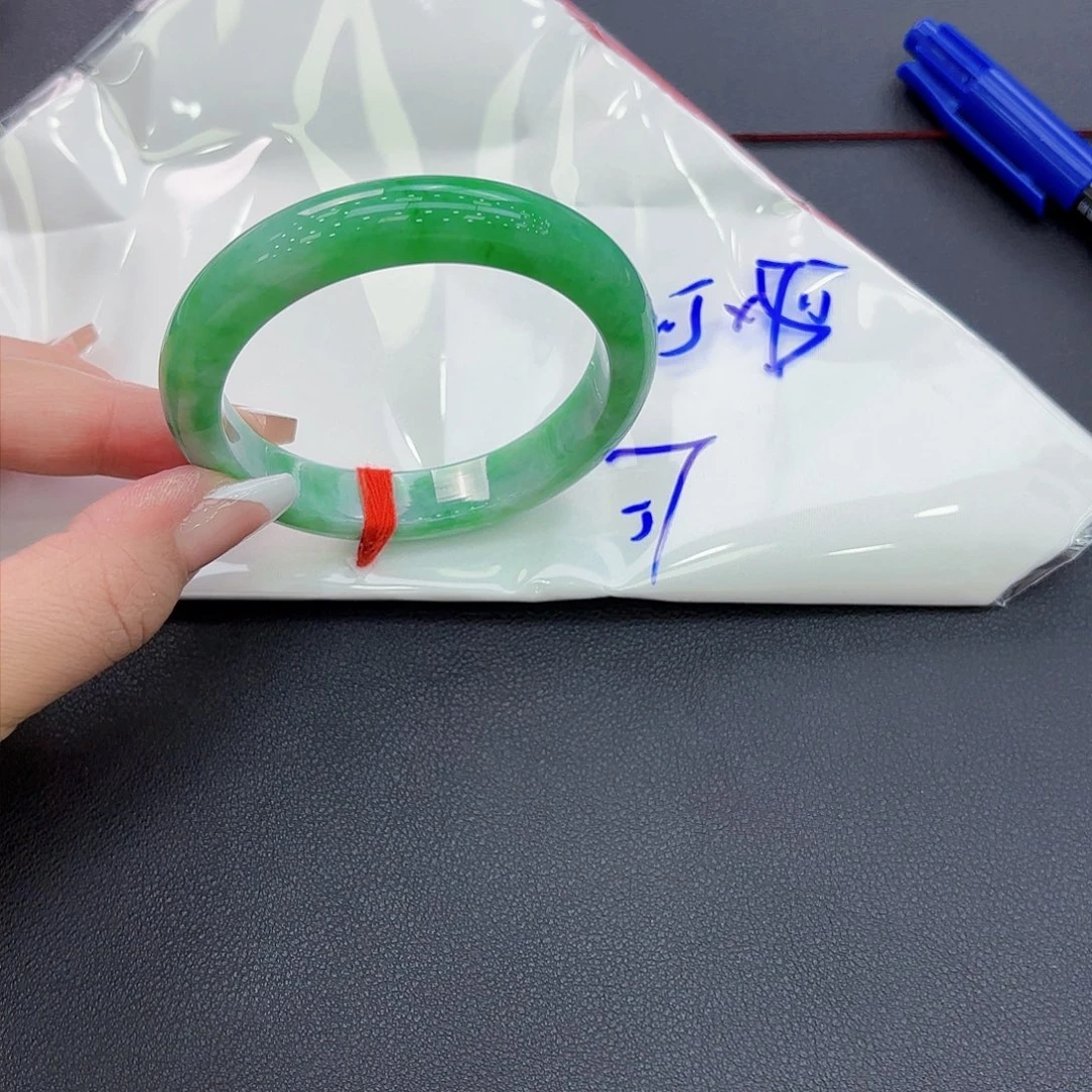 翡翠手镯未镶嵌手镯