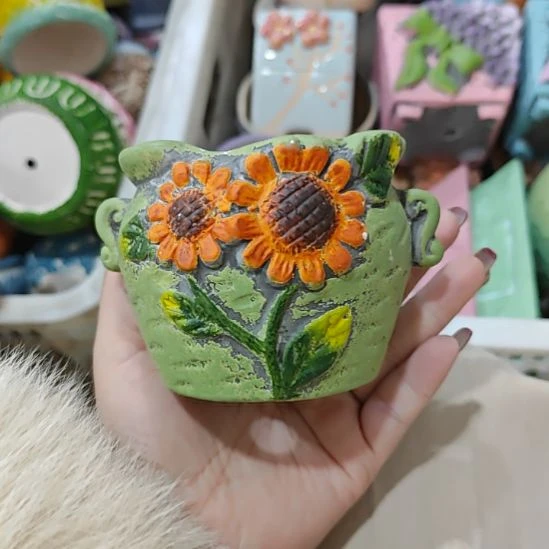 当场拍满15元发货不凑不发，花盆盆口不方不圆有针孔黑点是正常的，