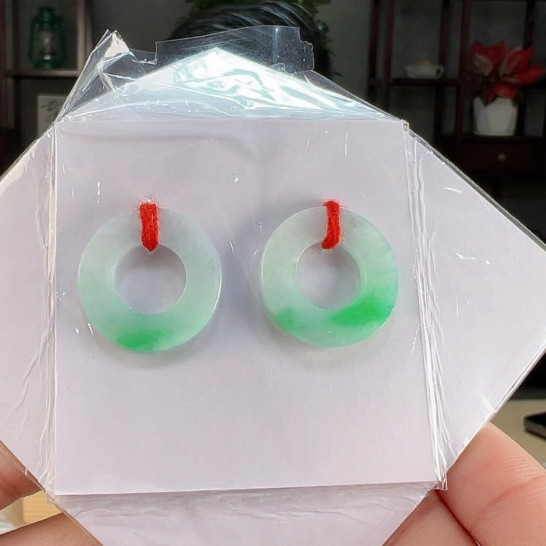 翡翠耳饰未镶嵌裸石