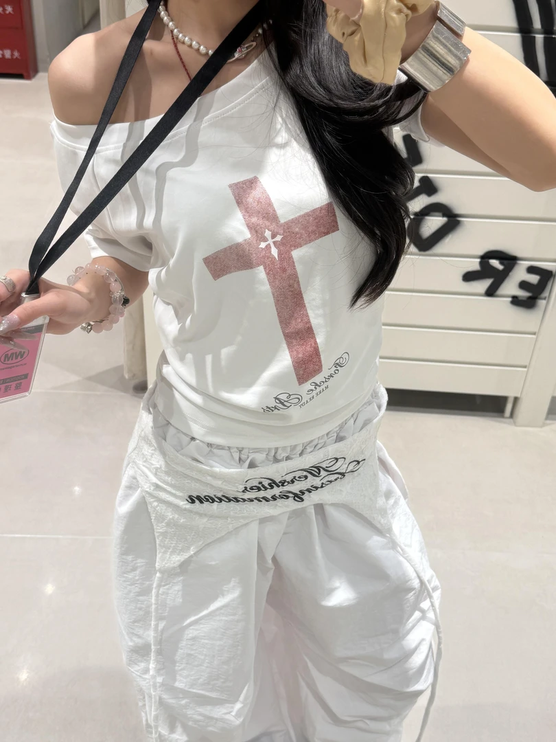 美式辣妹露肩短袖t恤女夏季宽松两面可穿十字架印花运动斜肩上衣