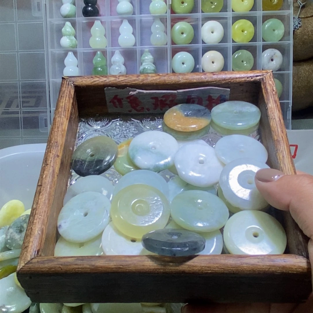 合金蛇纹石玉颈饰119