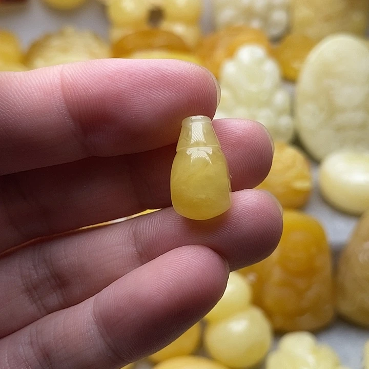 琥珀颈饰未镶嵌琥珀蜜蜡吊坠