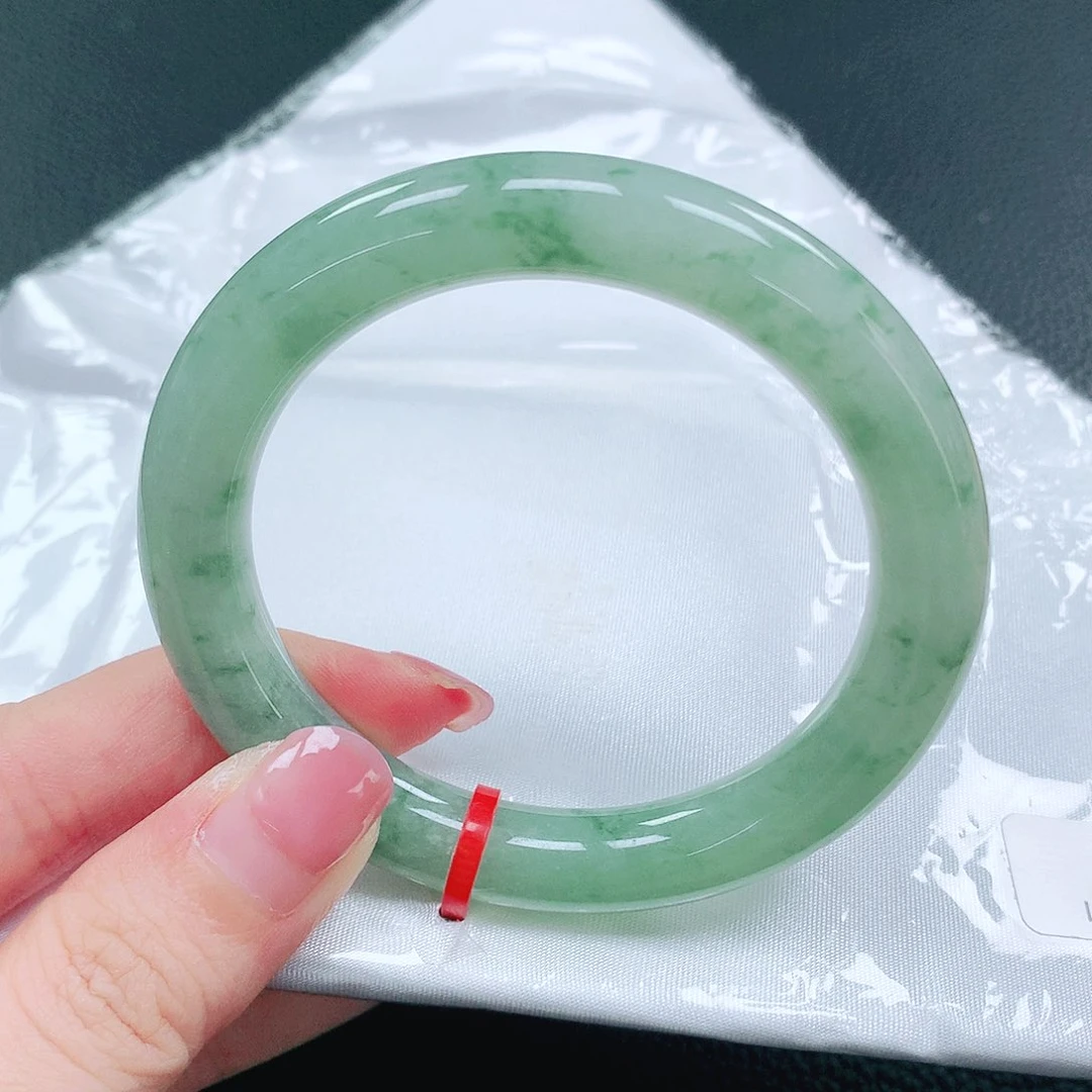 翡翠手镯未镶嵌52圈