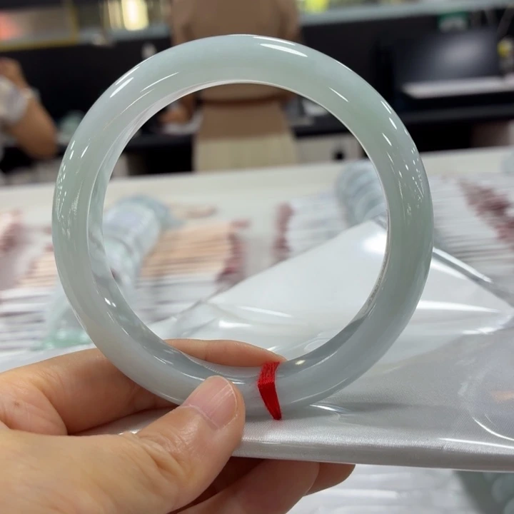 翡翠手镯未镶嵌清*61.7圈口