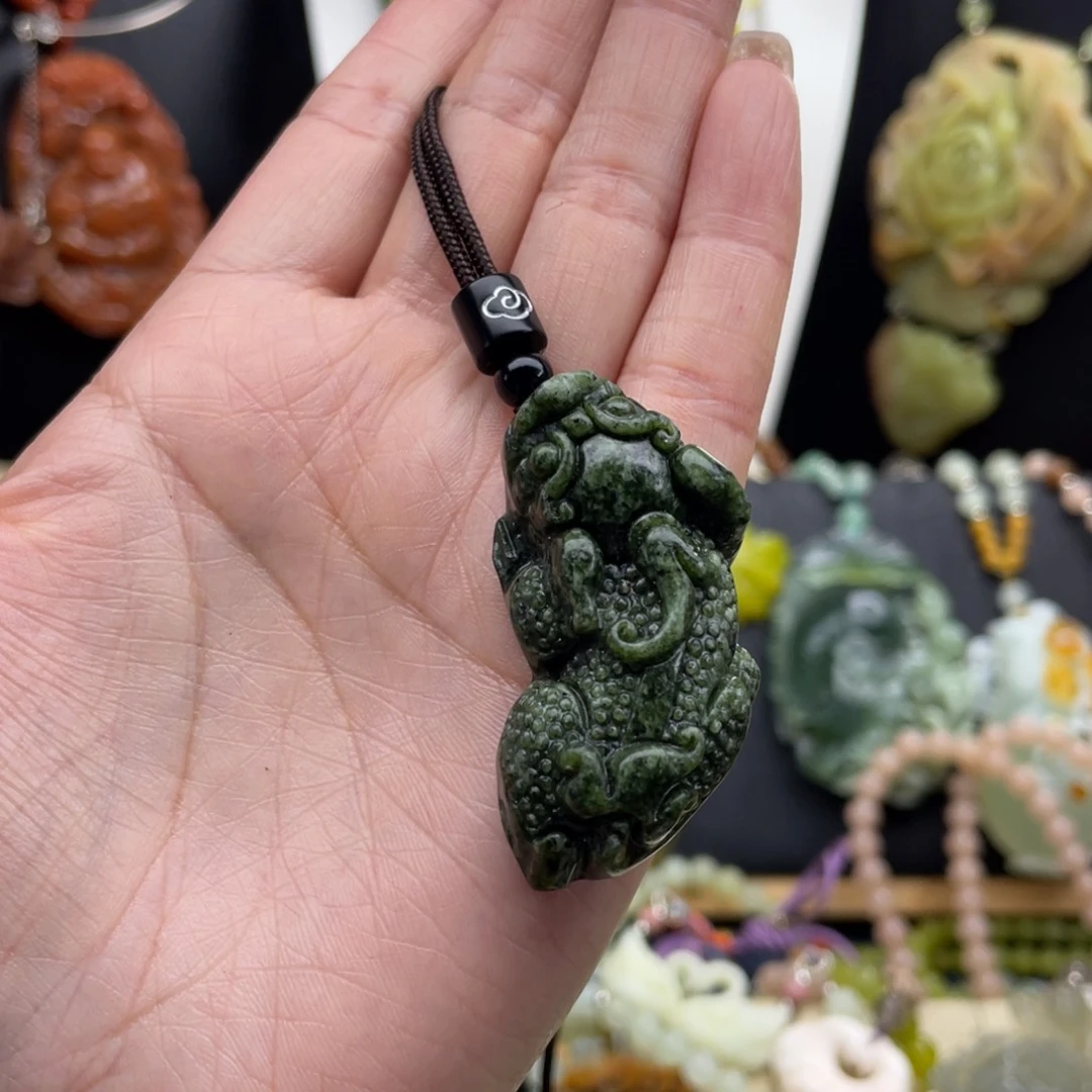 蛇纹石玉未镶嵌颈饰