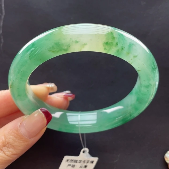 石英质玉手镯未镶嵌依*