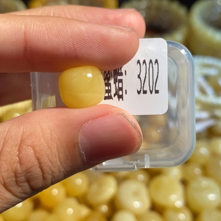 琥珀未镶嵌珠宝奇石3202