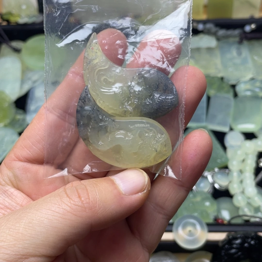 未镶嵌蛇纹石玉颈饰