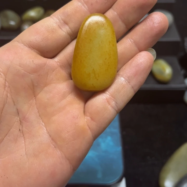 寒***隐和田玉（糖玉）未镶嵌挂件