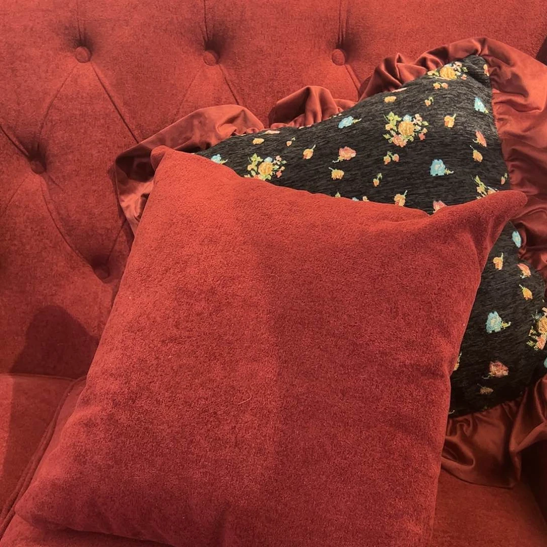 搪瓷红色抱枕啊啊啊啊