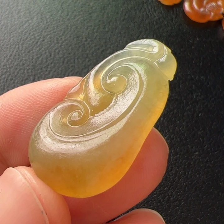 定制翡翠未镶嵌冰黄如意