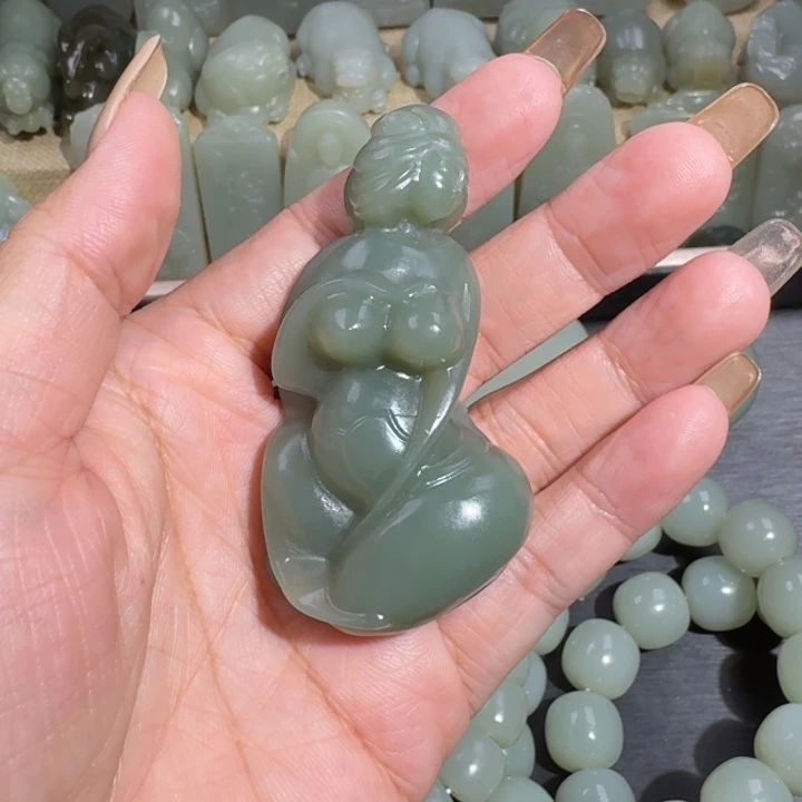 和田玉未镶嵌颈饰