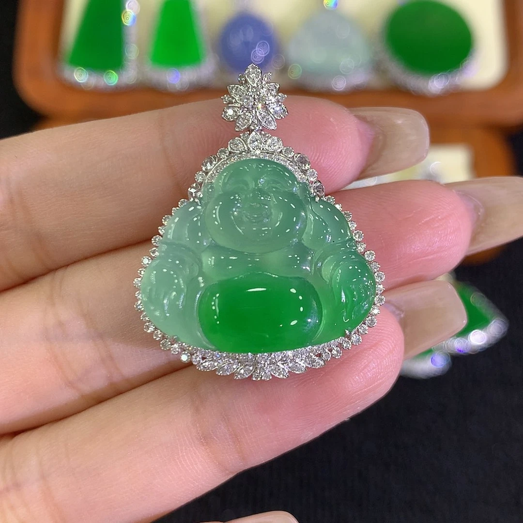 翡翠18K金镶嵌颈饰888888888