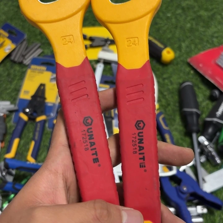 台湾优耐特绝缘扳手两个
