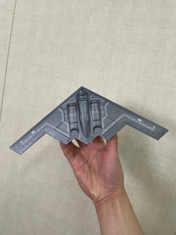 〖B2幽灵轰炸机拼装模型〗1:200比例，ABS工程塑料材质，需要自己拼装