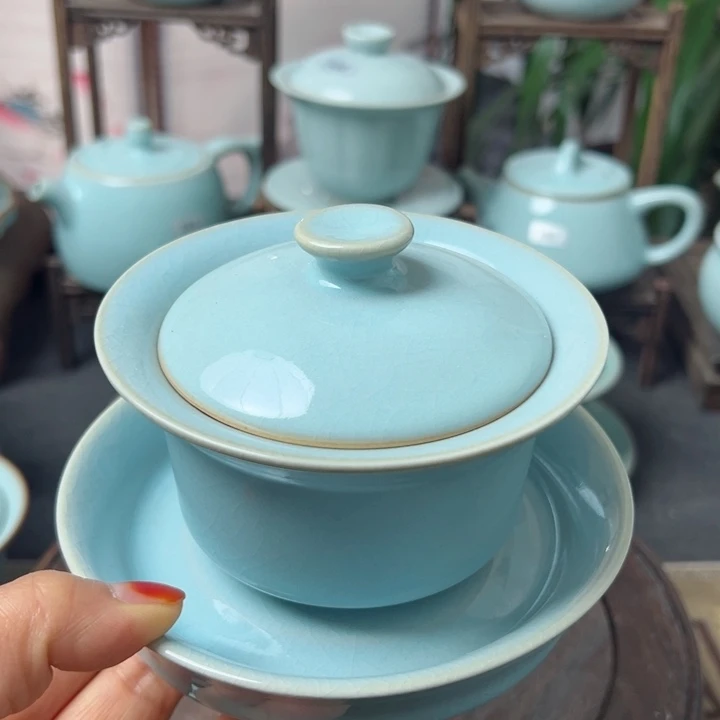 杯清****?天青色马蹄盖碗微瑕