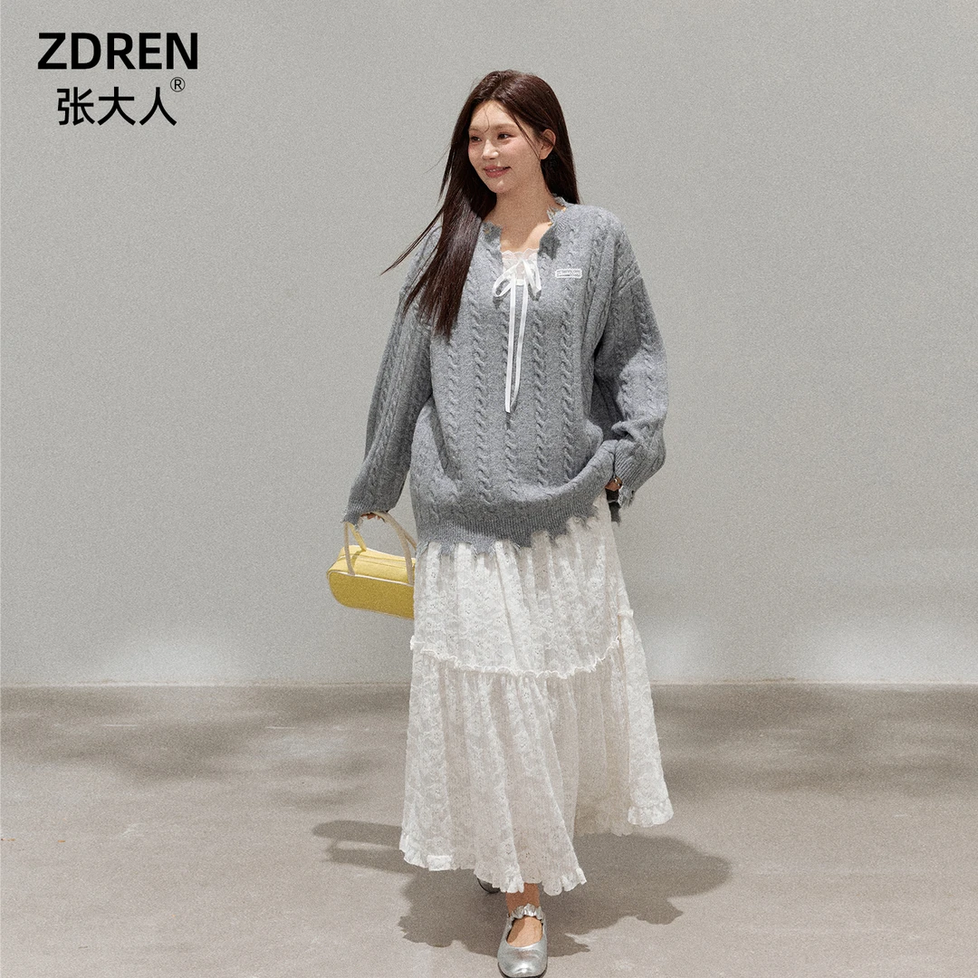 张大人【白褶拾花】大码女装微胖妹妹温柔麻花针织衫搭蕾丝半身裙