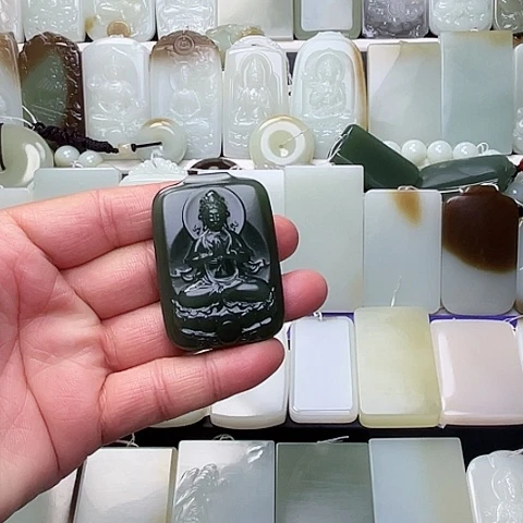 颈饰未镶嵌和田玉