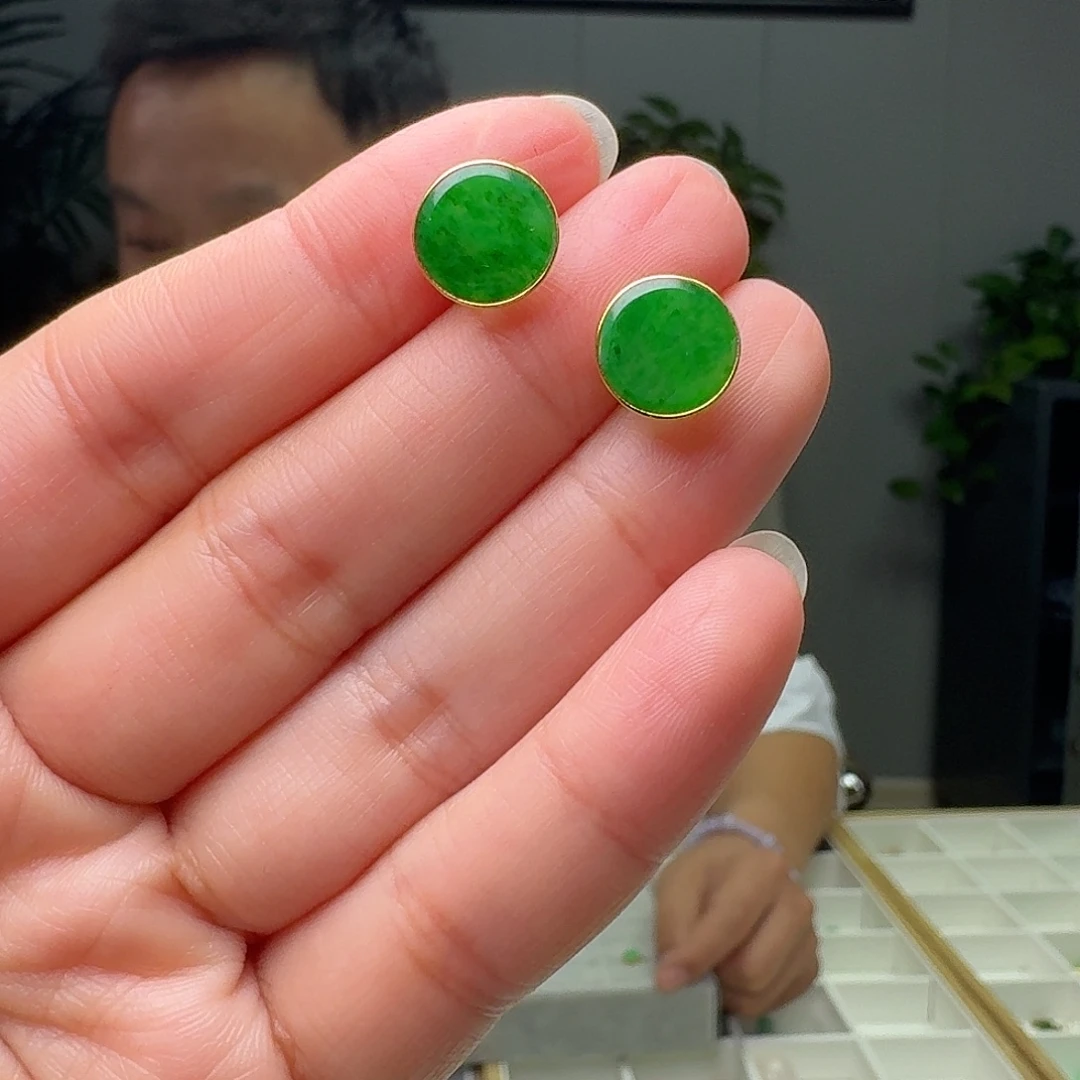 翡翠18K金镶嵌耳饰天然