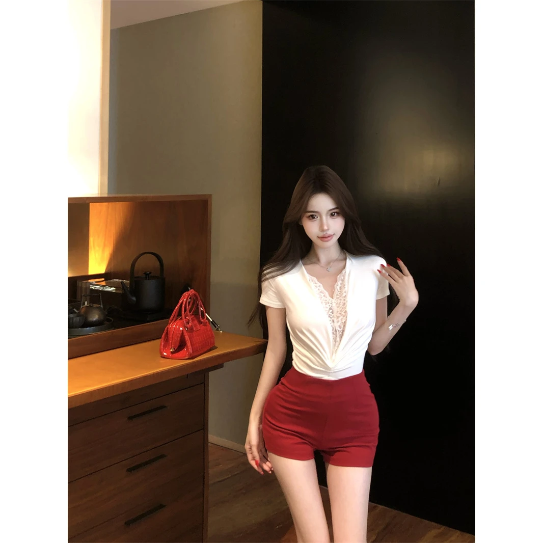 蕾丝拼接白色v领短袖T恤女夏季修身收腰连体衣设计感纯欲显瘦上衣