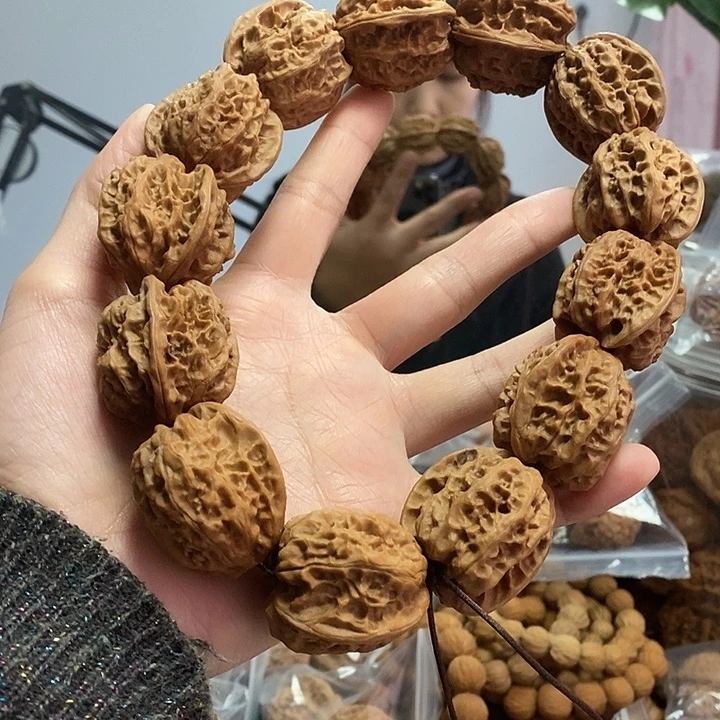 把件文玩核桃32.5蜡皮磐石手持油