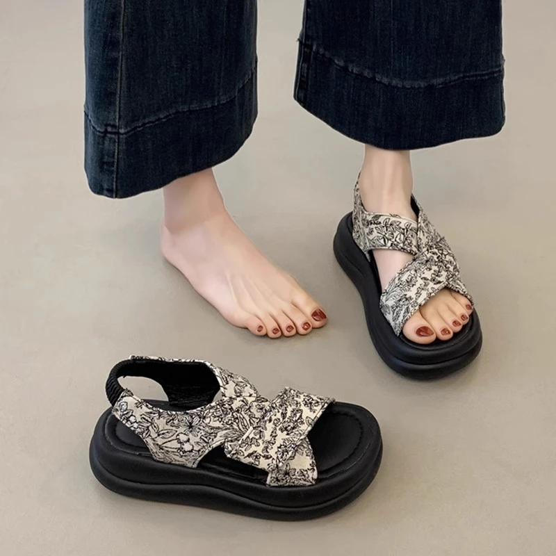 踩屎感罗马凉鞋女夏季外穿2025新款仙女风超火厚底松糕休闲沙滩鞋