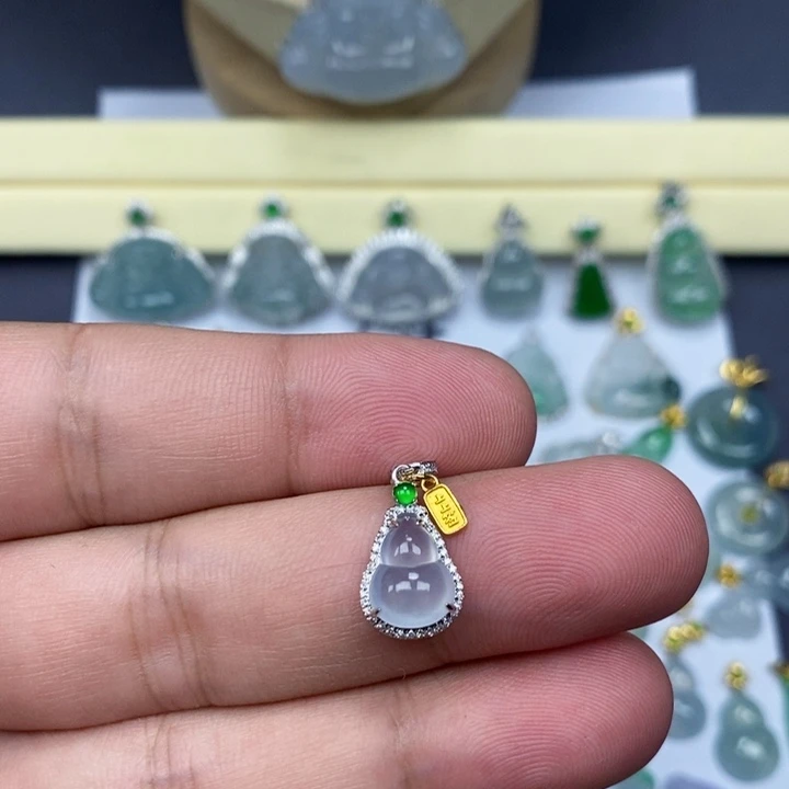 吊坠(赠链)18K金镶嵌翡翠葫芦