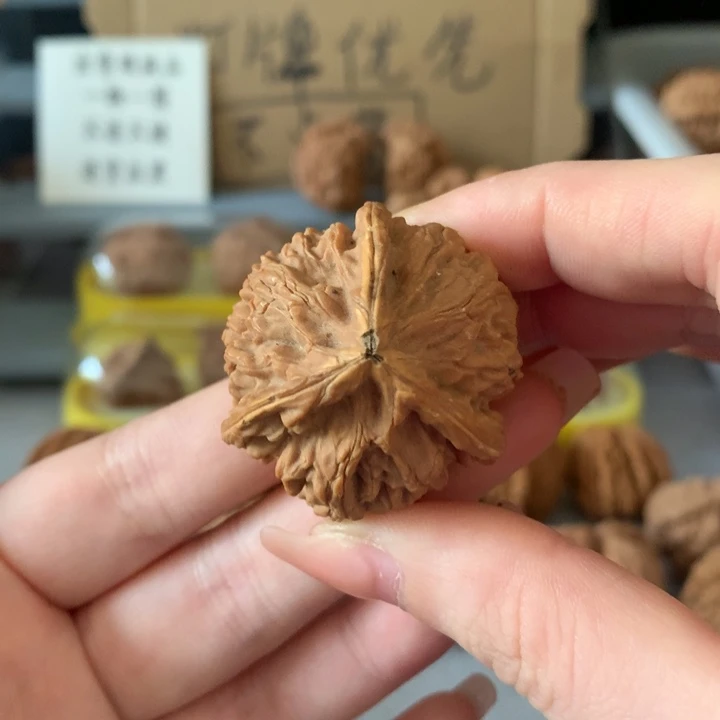 加***鲁吊坠文玩核桃异形导致，有瑕疵