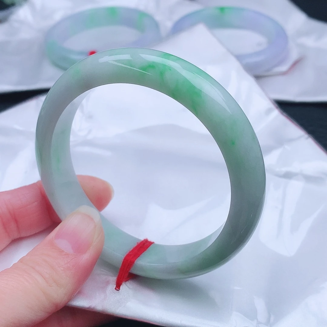 翡翠未镶嵌手镯。。