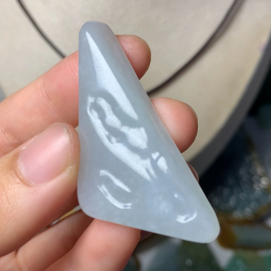 翡翠颈饰未镶嵌吊坠