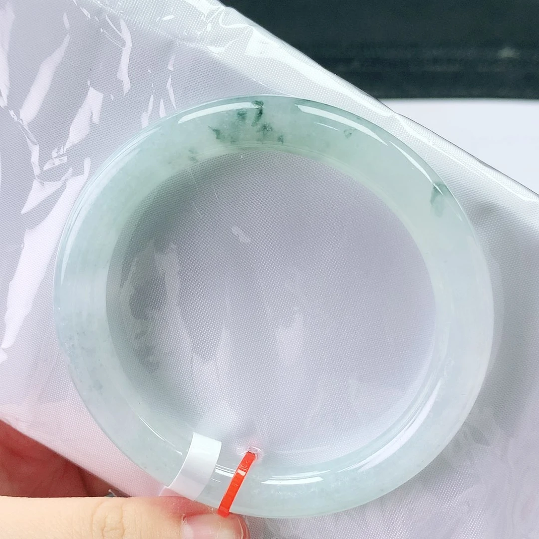 翡翠手镯未镶嵌55圈
