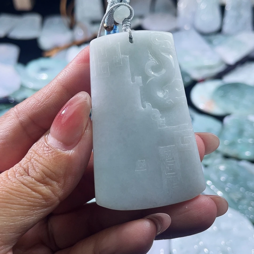 翡翠未镶嵌颈饰无事牌