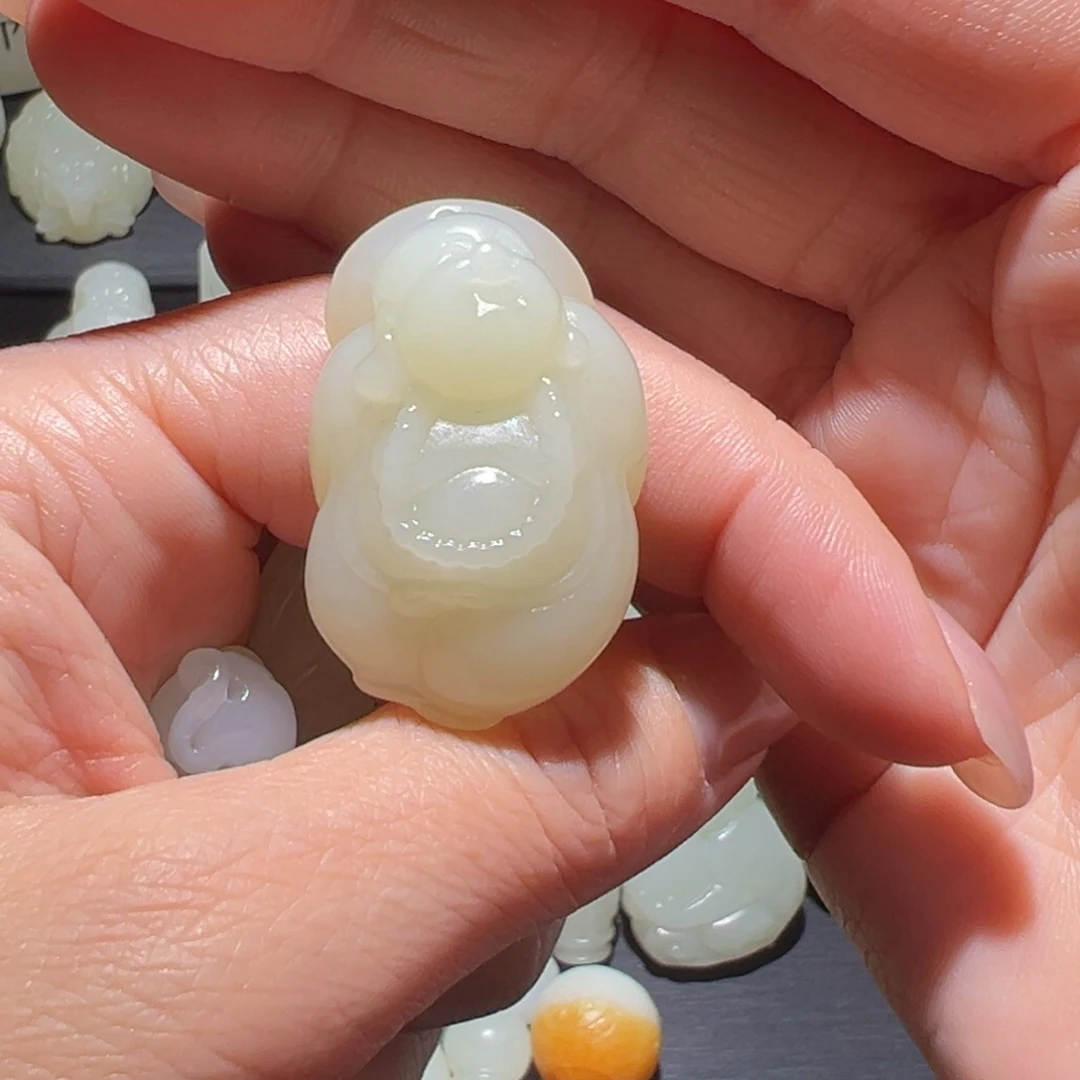 颈饰未镶嵌和田玉仰**空