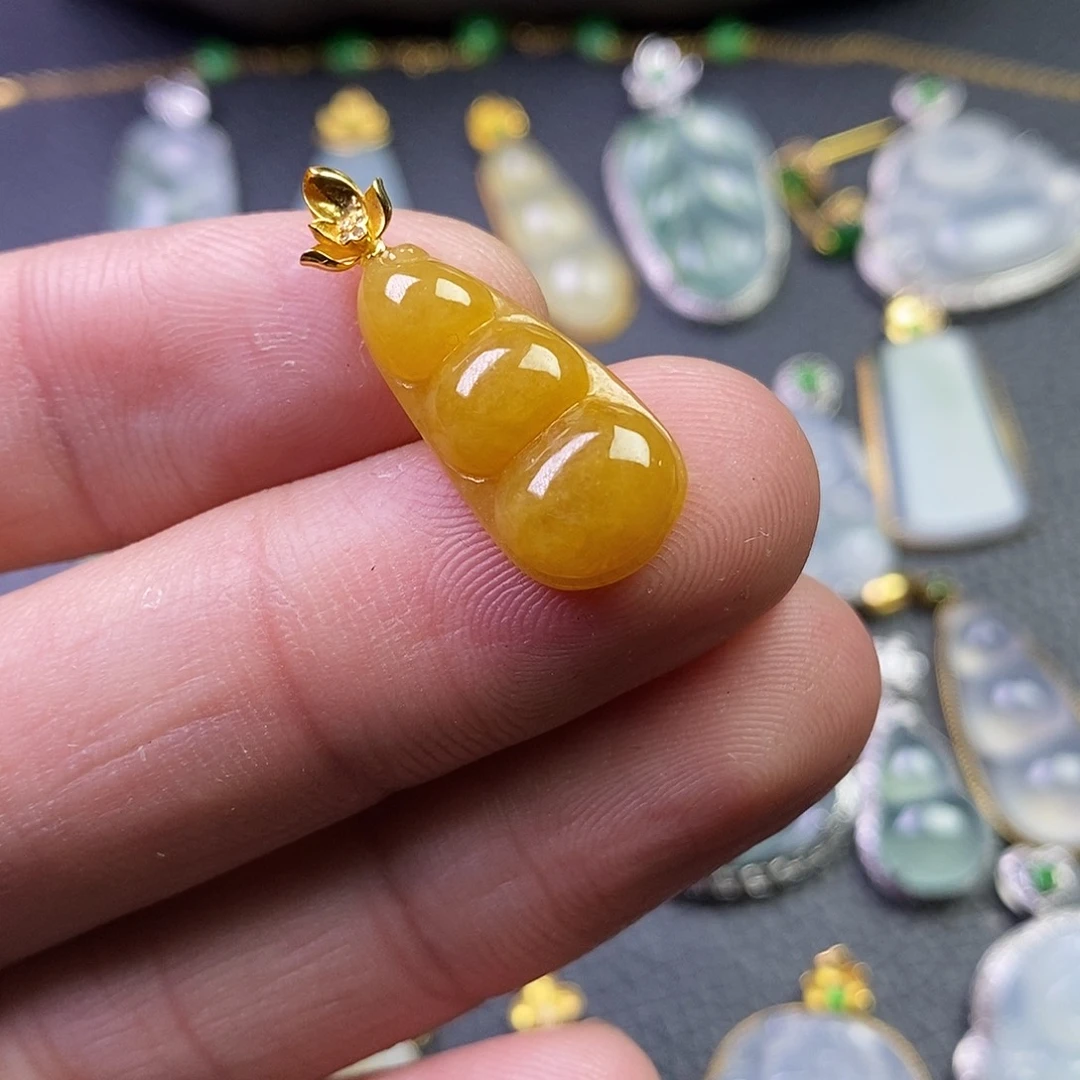 颈饰18K金镶嵌翡翠