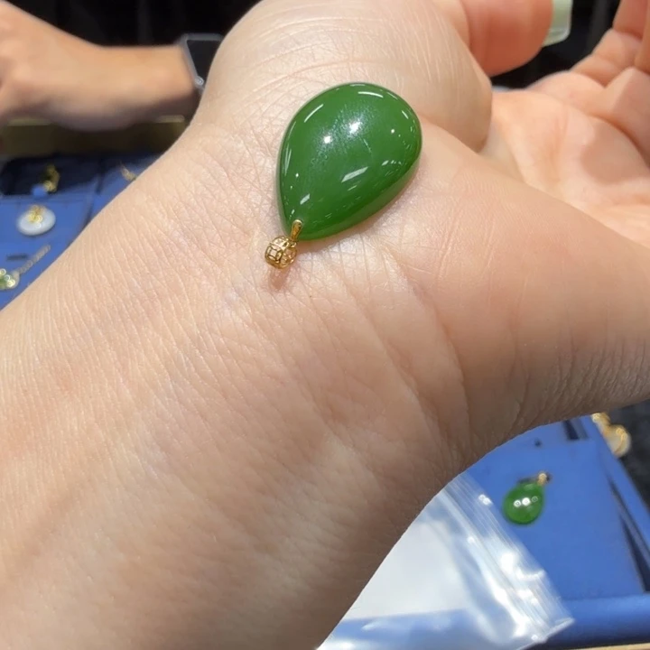 肉***心和田玉手镯未镶嵌