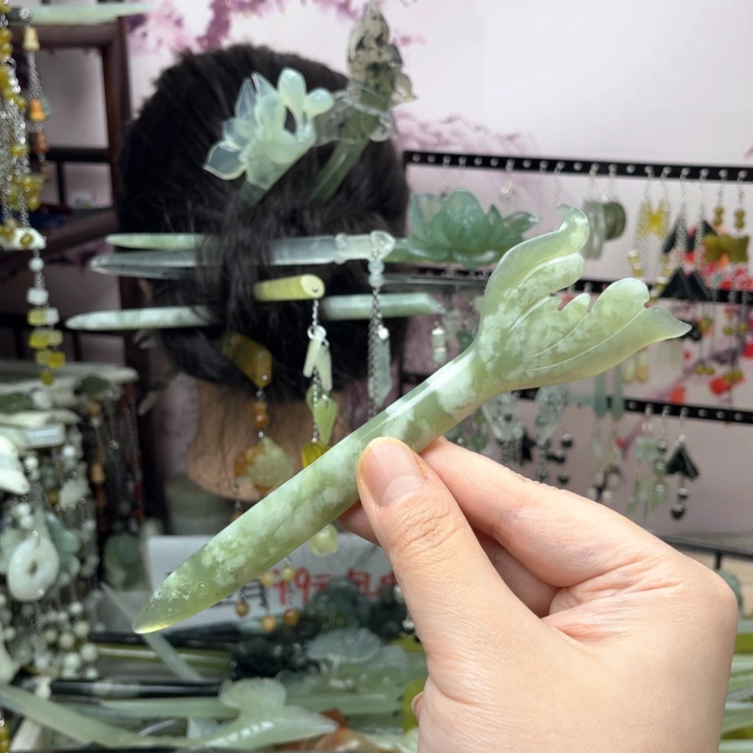 岫玉未镶嵌发饰长度16.5厘米左右，双面可戴