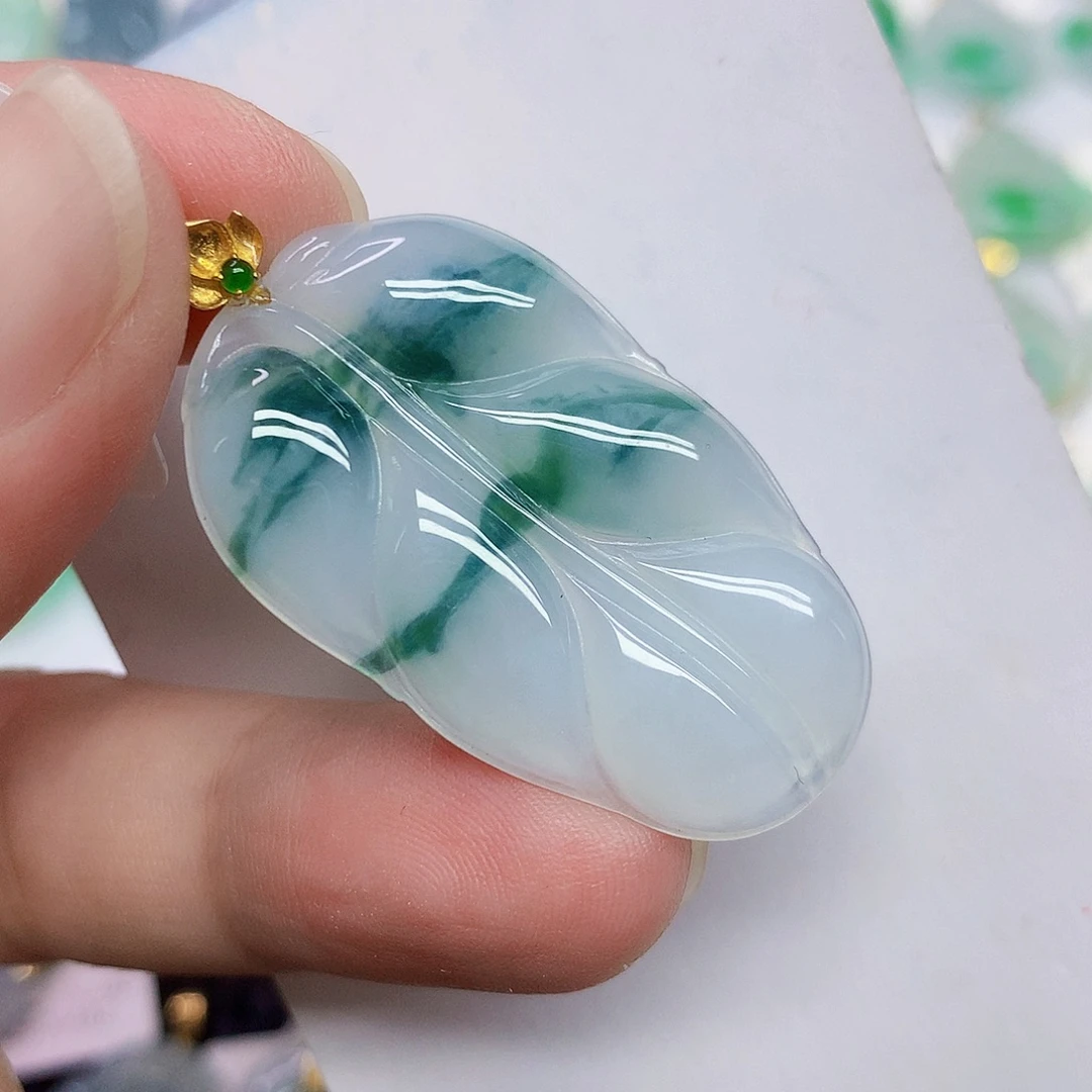 翡翠18K金镶嵌颈饰叶子